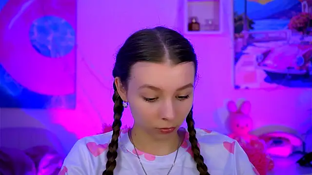 Snapshot of JulieDaniel chatting on 26, 10, 2025 JulieDaniel online show from 26, 10, 2025