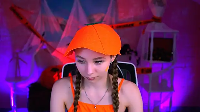 Snapshot of JulieDaniel chatting on 31, 10, 2025 JulieDaniel online show from 31, 10, 2025