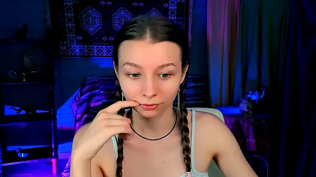 Snapshot of JulieDaniel chatting on 17, 11, 2025 JulieDaniel online show from 17, 11, 2025