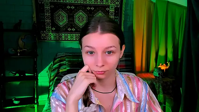 Snapshot of JulieDaniel chatting on 18, 11, 2025 JulieDaniel online show from 18, 11, 2025