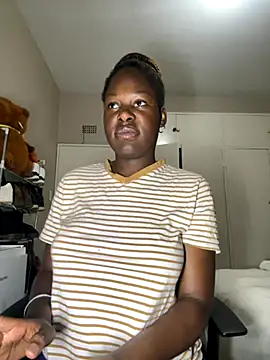 Snapshot of DarkBerryDiamond255 chatting on 20, 10, 2025 DarkBerryDiamond255 online show from 20, 10, 2025