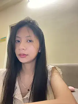Snapshot of Lil-Gi chatting on 2, 10, 2025 Lil-Gi online show from 2, 10, 2025