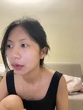 Snapshot of Lil-Gi chatting on 4, 10, 2025 Lil-Gi online show from 4, 10, 2025