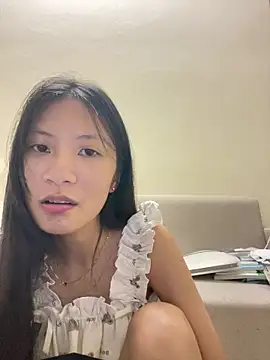 Snapshot of Lil-Gi chatting on 30, 10, 2025 Lil-Gi online show from 30, 10, 2025