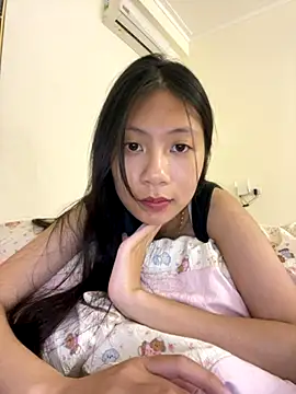 Snapshot of Lil-Gi chatting on 7, 11, 2025 Lil-Gi online show from 7, 11, 2025