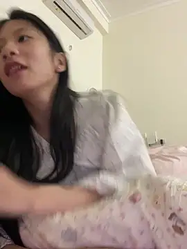 Snapshot of Lil-Gi chatting on 16, 11, 2025 Lil-Gi online show from 16, 11, 2025