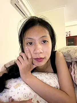 Snapshot of Lil-Gi chatting on 22, 11, 2025 Lil-Gi online show from 22, 11, 2025