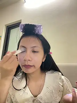 Snapshot of Lil-Gi chatting on 15, 12, 2025 Lil-Gi online show from 15, 12, 2025