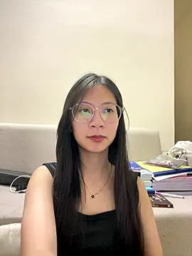 Snapshot of Lil-Gi chatting on 21, 12, 2025 Lil-Gi online show from 21, 12, 2025