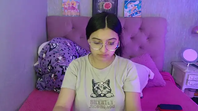 Snapshot of laurenelove chatting on 15, 10, 2025 laurenelove online show from 15, 10, 2025