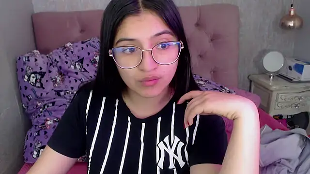 Snapshot of laurenelove chatting on 20, 10, 2025 laurenelove online show from 20, 10, 2025