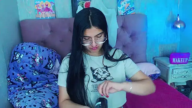 Snapshot of laurenelove chatting on 25, 10, 2025 laurenelove online show from 25, 10, 2025