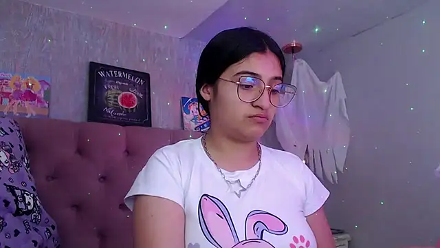 Snapshot of laurenelove chatting on 28, 10, 2025 laurenelove online show from 28, 10, 2025