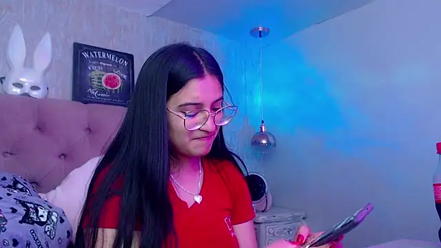 Snapshot of laurenelove chatting on 8, 11, 2025 laurenelove online show from 8, 11, 2025