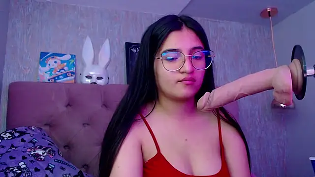 Snapshot of laurenelove chatting on 13, 11, 2025 laurenelove online show from 13, 11, 2025