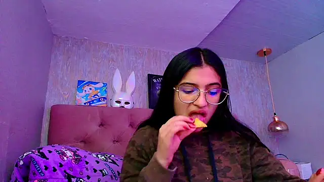 Snapshot of laurenelove chatting on 21, 11, 2025 laurenelove online show from 21, 11, 2025