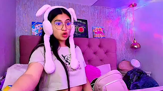 Snapshot of laurenelove chatting on 25, 11, 2025 laurenelove online show from 25, 11, 2025