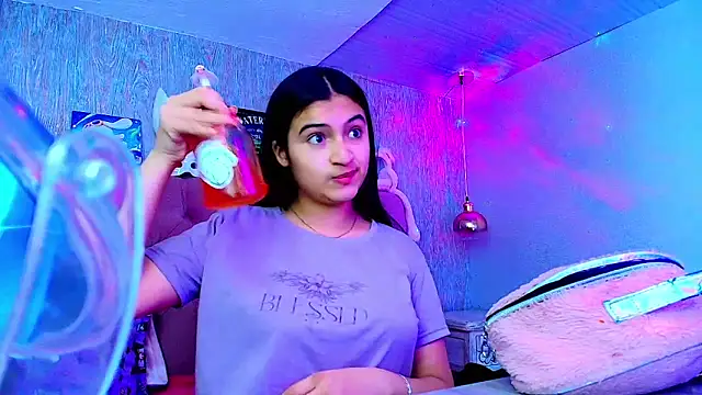 Snapshot of laurenelove chatting on 28, 11, 2025 laurenelove online show from 28, 11, 2025