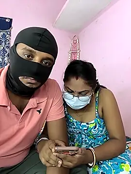 Snapshot of Lovlycouple1 chatting on 9, 9, 2025 Lovlycouple1 online show from 9, 9, 2025