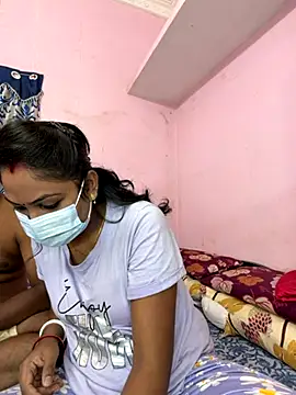 Snapshot of Lovlycouple1 chatting on 8, 11, 2025 Lovlycouple1 online show from 8, 11, 2025