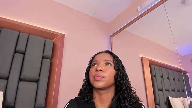 Snapshot of LisaMendez chatting on 13, 9, 2025 LisaMendez online show from 13, 9, 2025