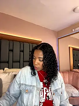 Snapshot of LisaMendez chatting on 18, 9, 2025 LisaMendez online show from 18, 9, 2025