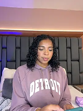 Snapshot of LisaMendez chatting on 26, 9, 2025 LisaMendez online show from 26, 9, 2025