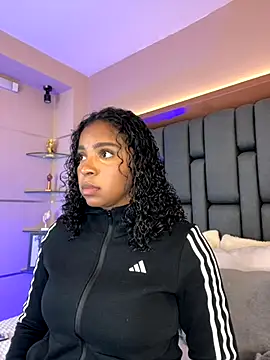 Snapshot of LisaMendez chatting on 3, 10, 2025 LisaMendez online show from 3, 10, 2025