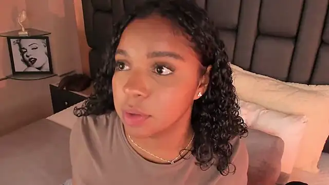 Snapshot of LisaMendez chatting on 7, 10, 2025 LisaMendez online show from 7, 10, 2025