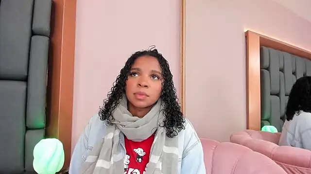 Snapshot of LisaMendez chatting on 15, 10, 2025 LisaMendez online show from 15, 10, 2025