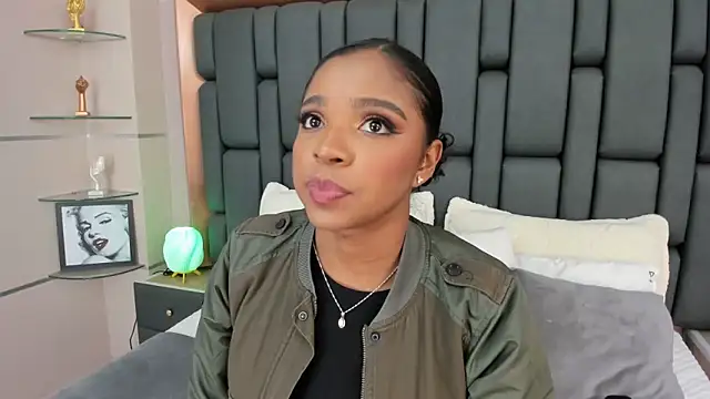 Snapshot of LisaMendez chatting on 16, 10, 2025 LisaMendez online show from 16, 10, 2025