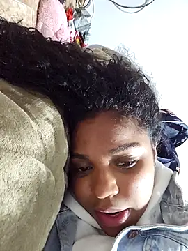 Snapshot of LisaMendez chatting on 19, 10, 2025 LisaMendez online show from 19, 10, 2025