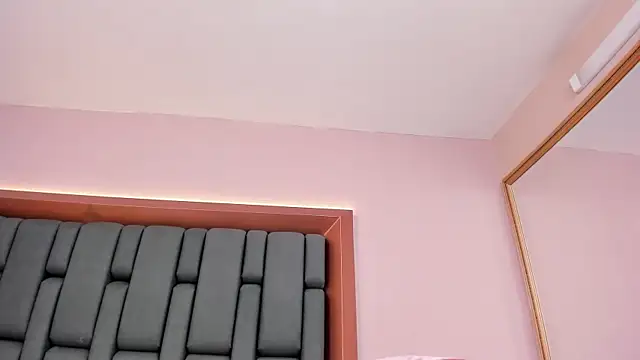 Snapshot of LisaMendez chatting on 12, 11, 2025 LisaMendez online show from 12, 11, 2025