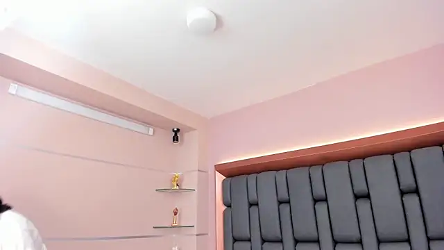 Snapshot of LisaMendez chatting on 13, 11, 2025 LisaMendez online show from 13, 11, 2025