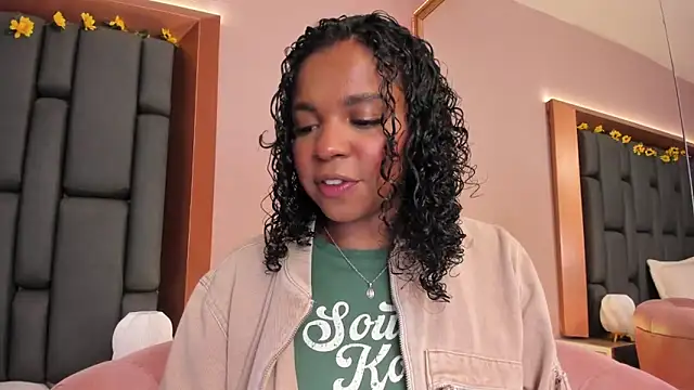 Snapshot of LisaMendez chatting on 4, 12, 2025 LisaMendez online show from 4, 12, 2025