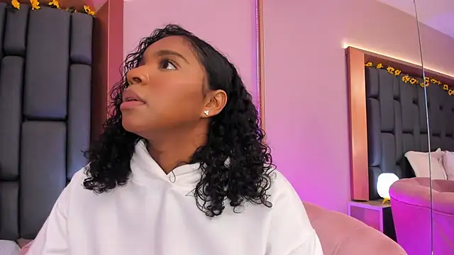 Snapshot of LisaMendez chatting on 14, 12, 2025 LisaMendez online show from 14, 12, 2025