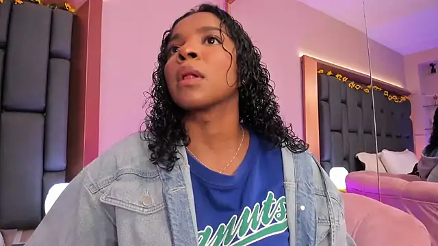 Snapshot of LisaMendez chatting on 16, 12, 2025 LisaMendez online show from 16, 12, 2025