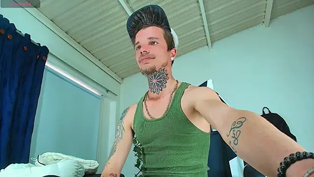 Snapshot of Gold_Loyal77 chatting on 9, 10, 2025 Gold Loyal77 online show from 9, 10, 2025