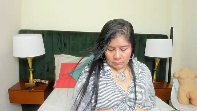 Snapshot of kiraGeiner chatting on 20, 10, 2025 kiraGeiner online show from 20, 10, 2025