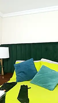 Snapshot of kiraGeiner chatting on 6, 11, 2025 kiraGeiner online show from 6, 11, 2025