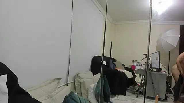 Snapshot of kiraGeiner chatting on 16, 11, 2025 kiraGeiner online show from 16, 11, 2025