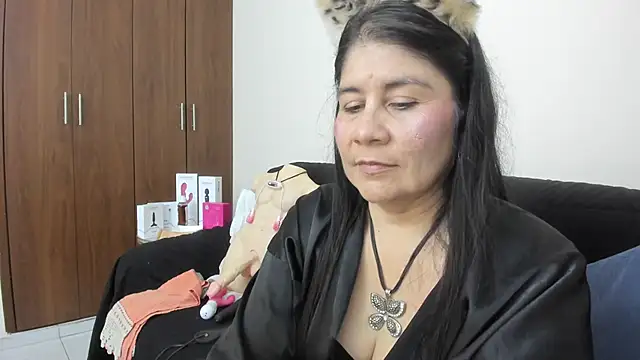 Snapshot of kiraGeiner chatting on 18, 11, 2025 kiraGeiner online show from 18, 11, 2025