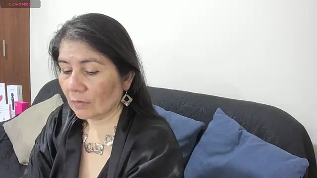 Snapshot of kiraGeiner chatting on 23, 11, 2025 kiraGeiner online show from 23, 11, 2025