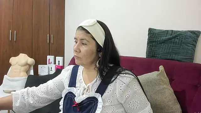 Snapshot of kiraGeiner chatting on 1, 12, 2025 kiraGeiner online show from 1, 12, 2025