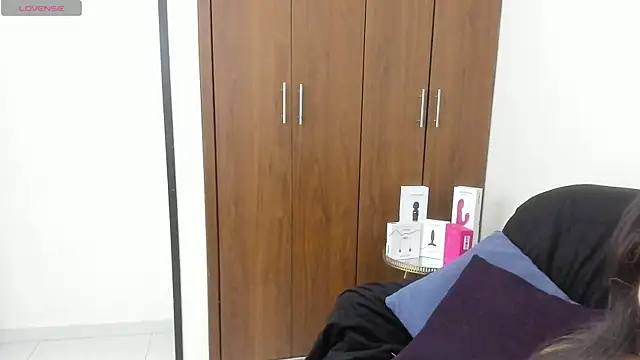 Snapshot of kiraGeiner chatting on 3, 12, 2025 kiraGeiner online show from 3, 12, 2025