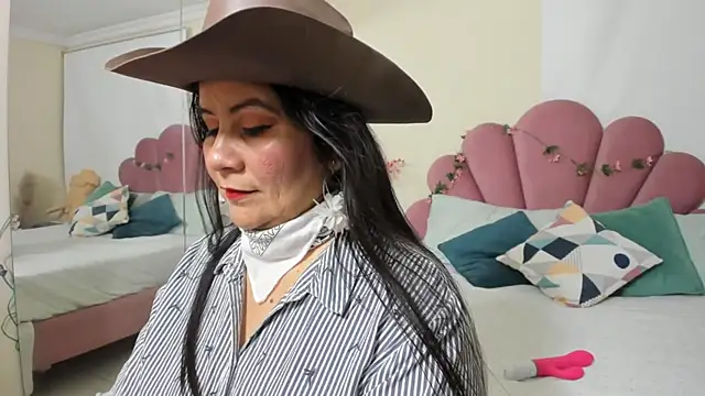 kiraGeiner online show from 5, 1, 2026