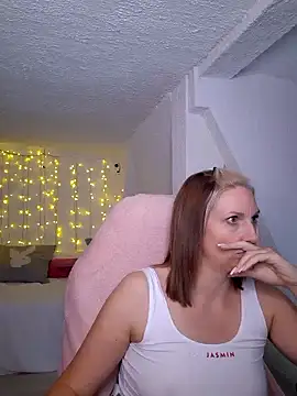 SexyJulia21 online show from 10, 2, 2025