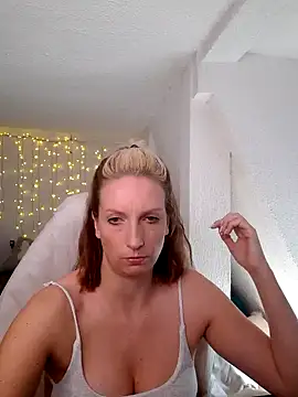 SexyJulia21 online show from 28, 2, 2025