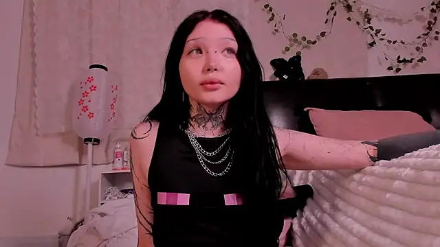 Snapshot of Lein_Bone chatting on 9, 10, 2025 Lein Bone online show from 9, 10, 2025