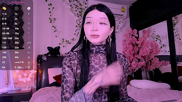 Snapshot of Lein_Bone chatting on 8, 11, 2025 Lein Bone online show from 8, 11, 2025